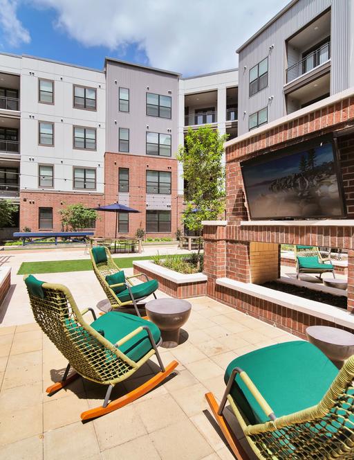 Houston Apartments Taylor Heights outdoor lounge